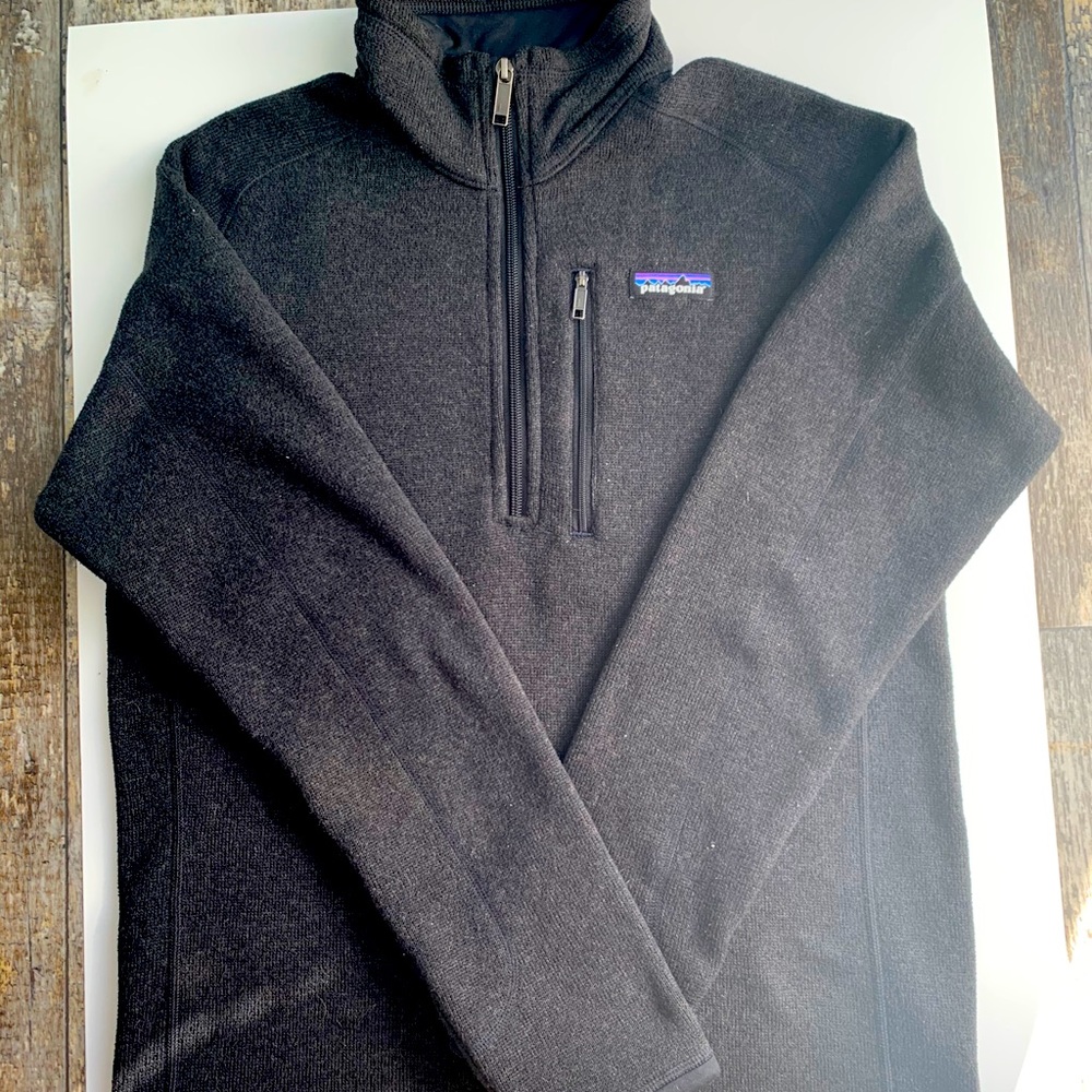 black Patagonia 1/4 zip pullover